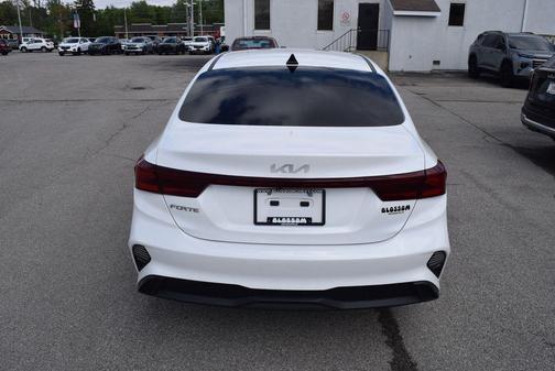 Snow White Pearl 2022 Kia Forte LXS