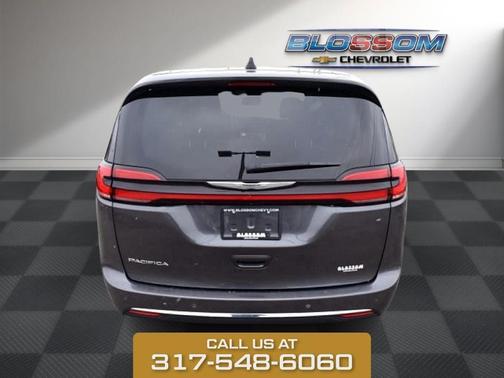 2023 Chrysler Pacifica Touring-L