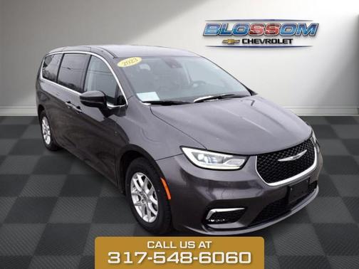 2023 Chrysler Pacifica Touring-L