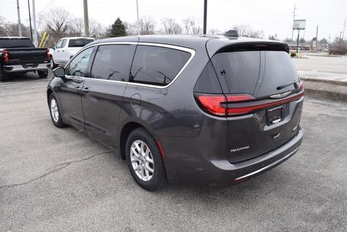 2023 Chrysler Pacifica Touring-L