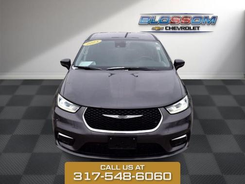 2023 Chrysler Pacifica Touring-L