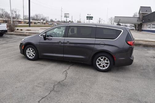 2023 Chrysler Pacifica Touring-L