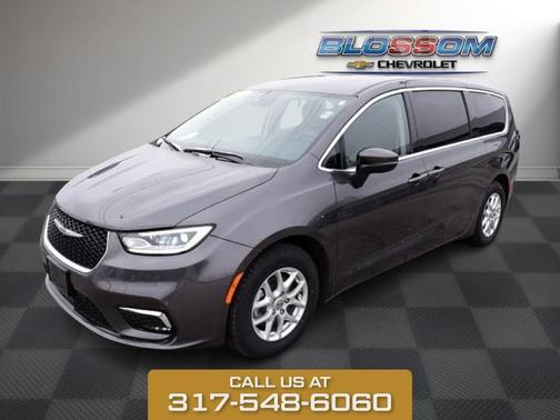 2023 Chrysler Pacifica Touring-L