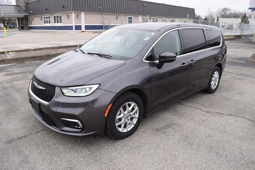 2023 Chrysler Pacifica Touring-L