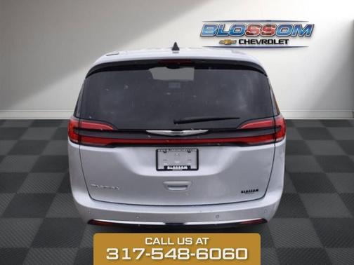 2024 Chrysler Pacifica Touring-L