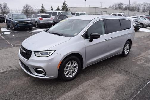 2024 Chrysler Pacifica Touring-L