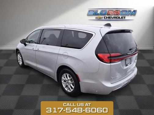 2024 Chrysler Pacifica Touring-L