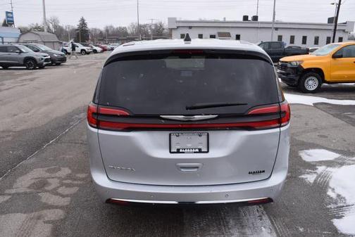 2024 Chrysler Pacifica Touring-L