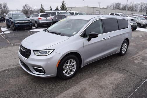 2024 Chrysler Pacifica Touring-L