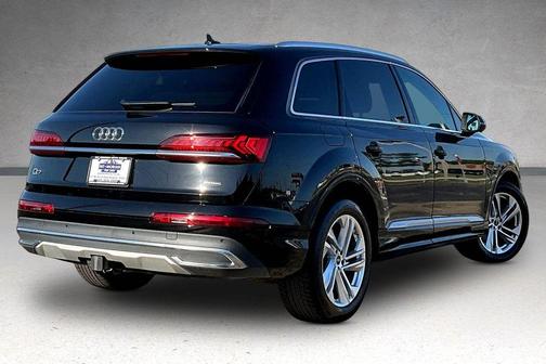 Mythos Black Metallic 2023 Audi Q7 55 Premium Plus