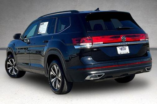 Deep Black Pearl Effect 2024 Volkswagen Atlas 2.0T SE