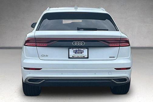 Glacier White Metallic 2023 Audi Q8 55 Premium