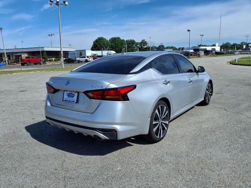 Brilliant Silver Metallic 2019 Nissan Altima 2.5 Platinum