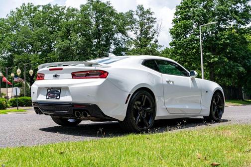 Summit White 2017 Chevrolet Camaro 2SS