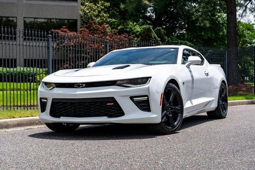 Summit White 2017 Chevrolet Camaro 2SS