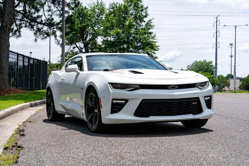 Summit White 2017 Chevrolet Camaro 2SS