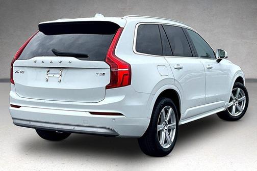 White 2022 Volvo XC90 T5 Momentum 7 Passenger