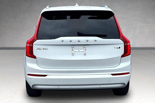 White 2022 Volvo XC90 T5 Momentum 7 Passenger