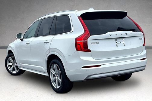 White 2022 Volvo XC90 T5 Momentum 7 Passenger