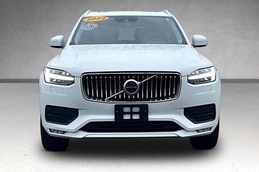 White 2022 Volvo XC90 T5 Momentum 7 Passenger