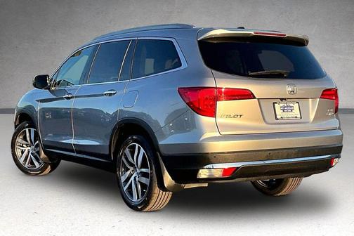 Silver 2017 Honda Pilot Elite