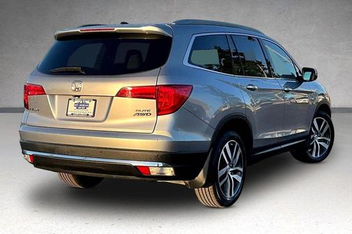Silver 2017 Honda Pilot Elite