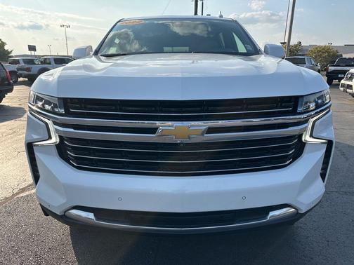 Summit White 2022 Chevrolet Suburban LT