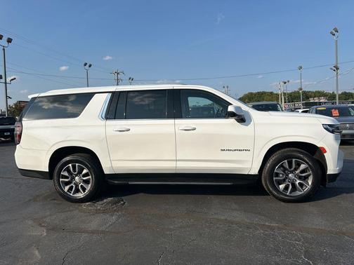 Summit White 2022 Chevrolet Suburban LT
