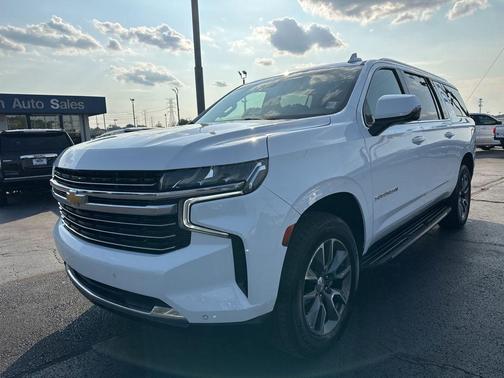 Summit White 2022 Chevrolet Suburban LT