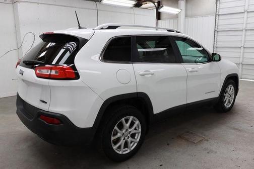Photo 5 of 16 of 2016 Jeep Cherokee Latitude