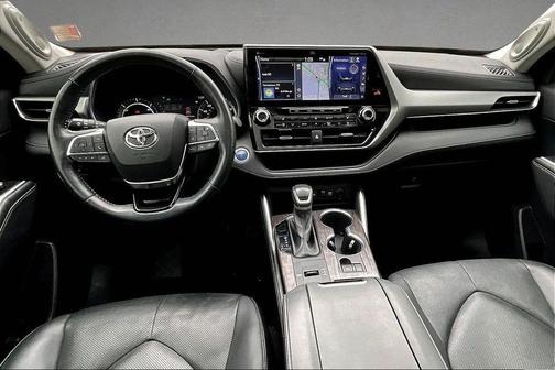 Amber 2021 Toyota Highlander Hybrid Platinum