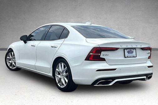 Crystal White Pearl 2019 Volvo S60 T6 R-Design