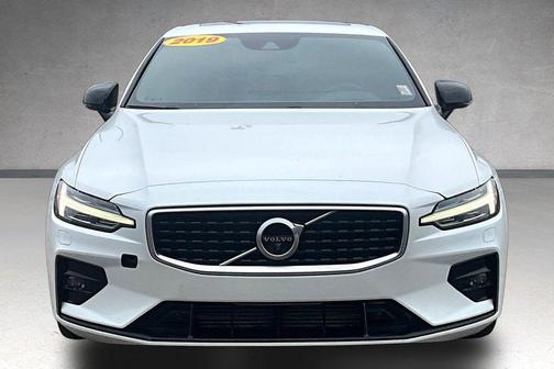 Crystal White Pearl 2019 Volvo S60 T6 R-Design