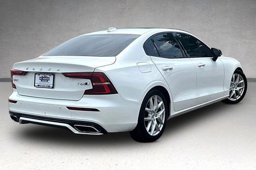 Crystal White Pearl 2019 Volvo S60 T6 R-Design