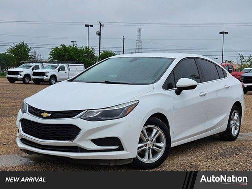 Summit White 2018 Chevrolet Cruze LT