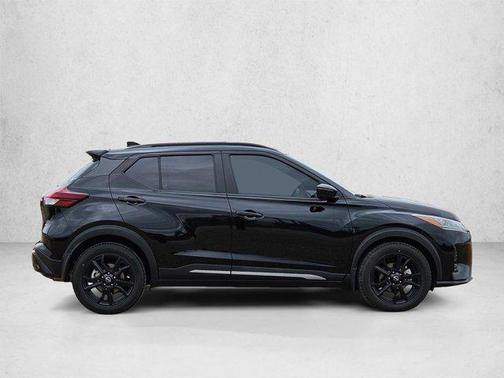Super Black 2023 Nissan Kicks SR