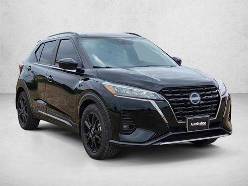 Super Black 2023 Nissan Kicks SR