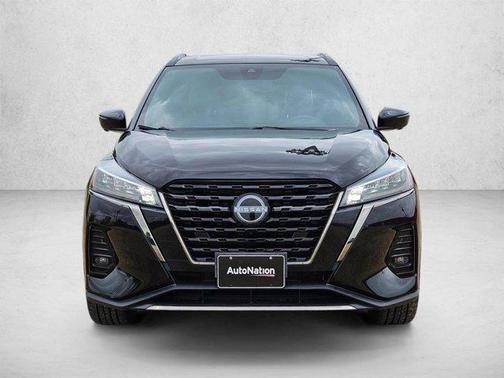 Super Black 2023 Nissan Kicks SR