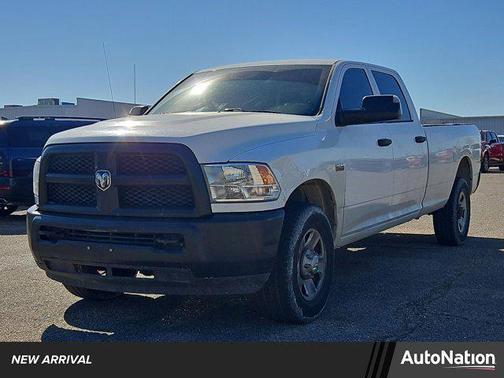 2017 RAM 3500 Tradesman Crew Cab 4x2 8' Box