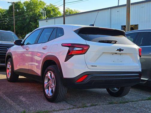 2025 Chevrolet Trax LS