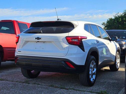2025 Chevrolet Trax LS