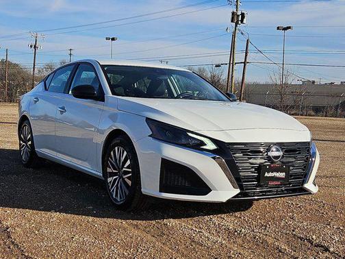 2025 Nissan Altima SV FWD