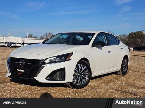 2025 Nissan Altima SV FWD