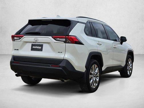 Blizzard Pearl 2022 Toyota RAV4 XLE Premium