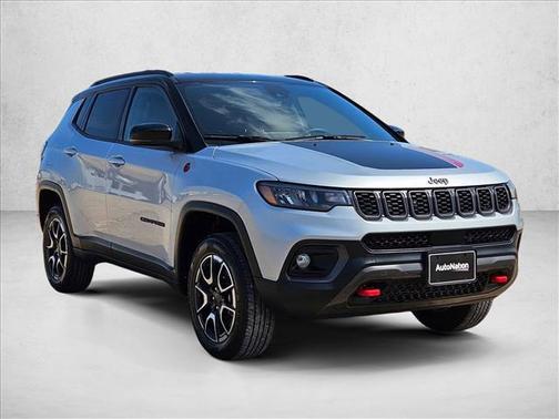 Silver Zynith Metallic Clearcoat 2025 Jeep Compass Trailhawk