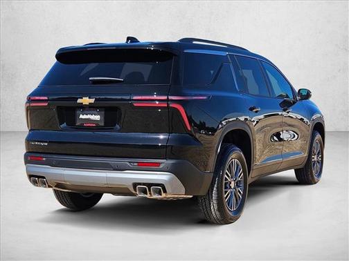 Mosaic Black Metallic 2026 Chevrolet Traverse LT