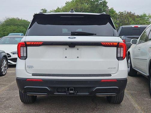 Star White Metallic Tri-Coat 2025 Ford Explorer ST-Line