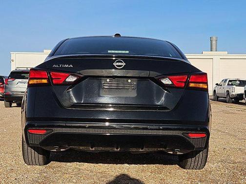 2025 Nissan Altima SV FWD