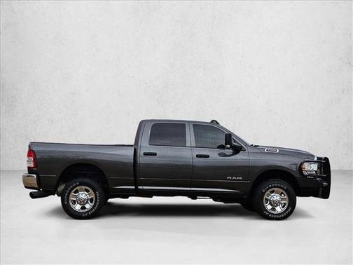 2022 RAM 2500 Tradesman Crew Cab 4x4 6'4' Box