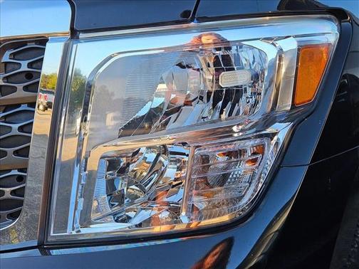2018 Nissan Titan SV